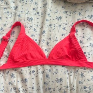 FRANKIES bikinis top size large runs a bit small- (fits like a medium)